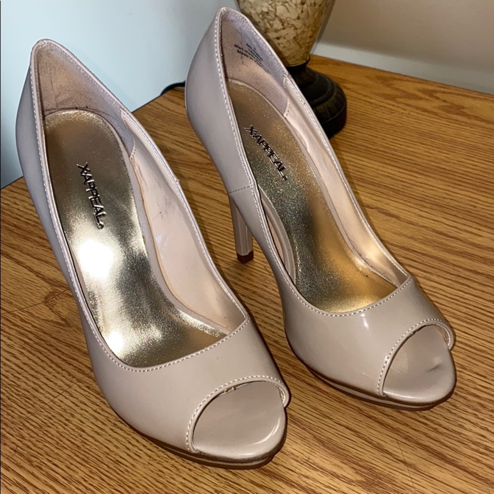 Shoes - Picture 2 of 7